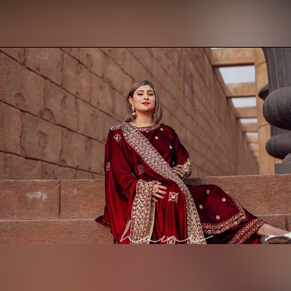 BNWT Velvet 3 Piece Bridal Pakistani Suit - Picture 12 of 14